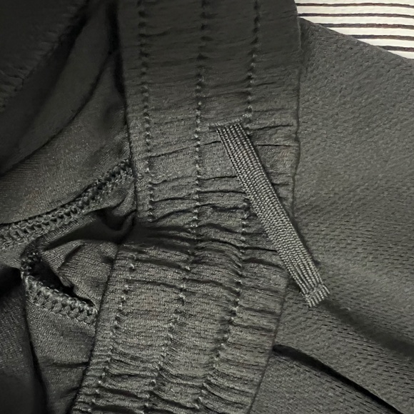 Boys Under Armour basketball shots ( used) Youth Medium - Picture 5 of 6